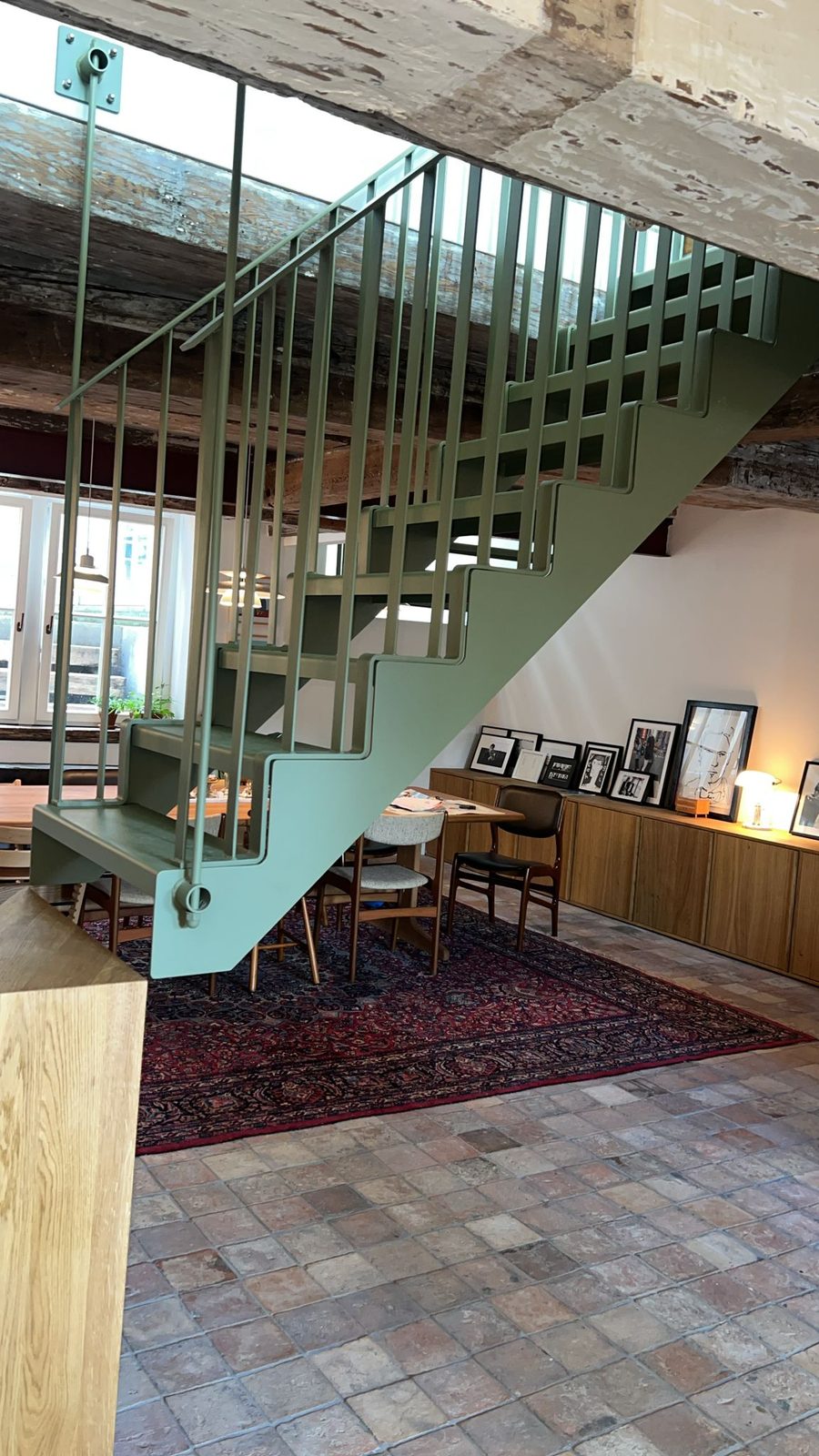 Trap met bordes — Binnenkant, Amsterdam. Stalen trappen op maat door stalenkozijn.nl.